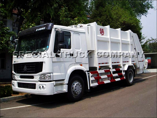 Sinotruk HOWO Rear Garbage Truck 18cbm